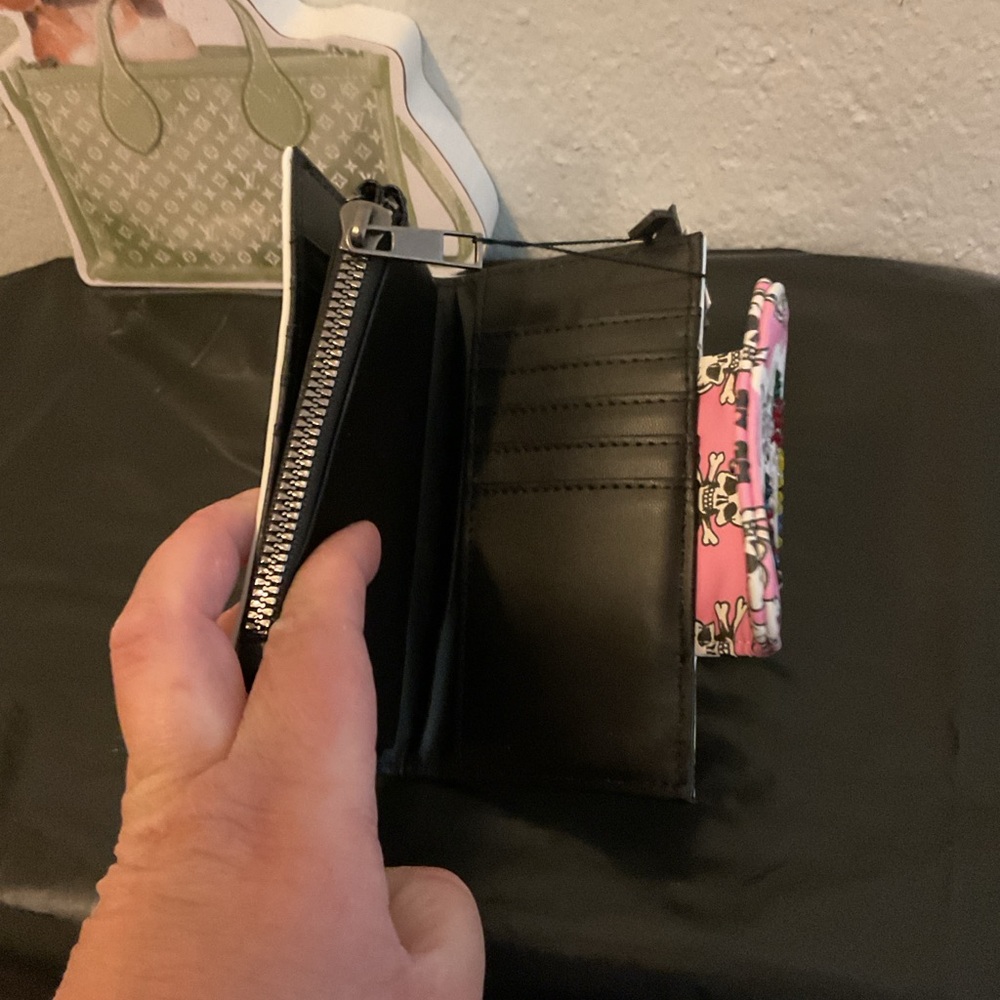 ‼️SOLD‼️Ed Hardy White Wallet with Pink Floral Tattoo Flap - Picture 4 of 7